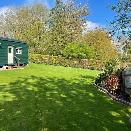 Beautiful Shepherd'S Hut - Lois Weedon Weston  Esterno foto