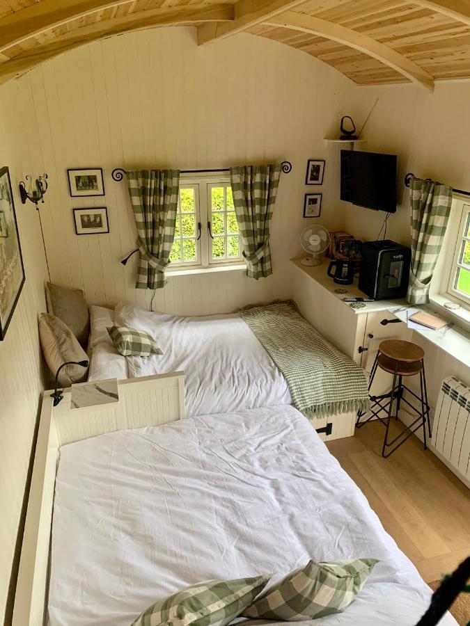 Beautiful Shepherd'S Hut - Lois Weedon Weston  Esterno foto