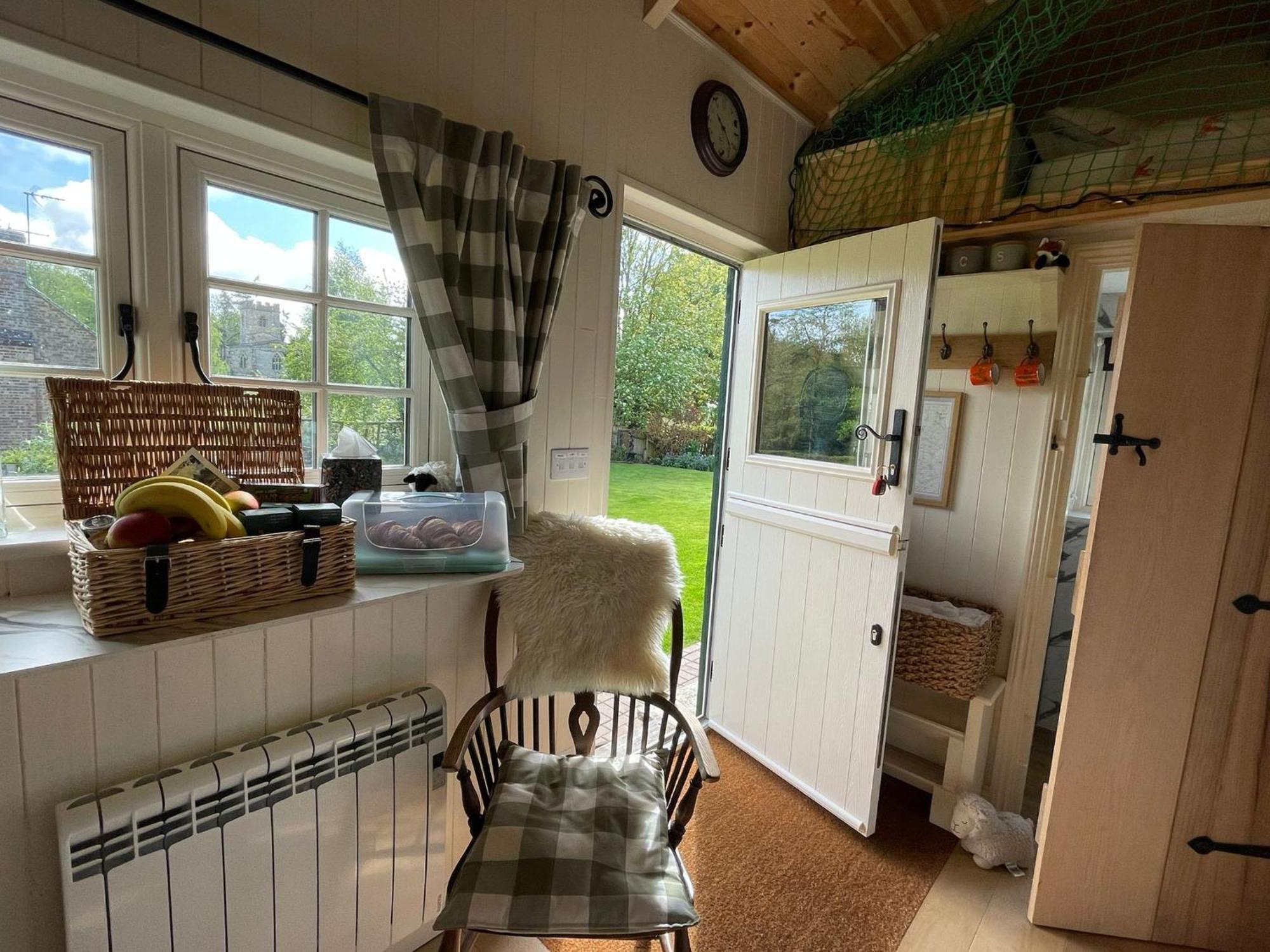 Beautiful Shepherd'S Hut - Lois Weedon Weston  Esterno foto