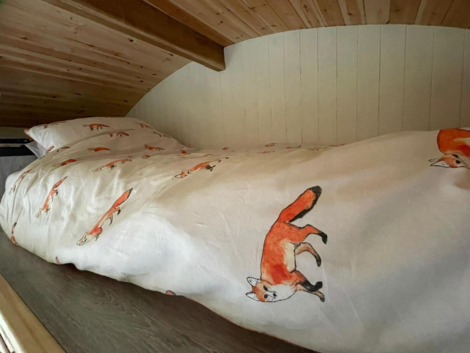 Beautiful Shepherd'S Hut - Lois Weedon Weston  Esterno foto