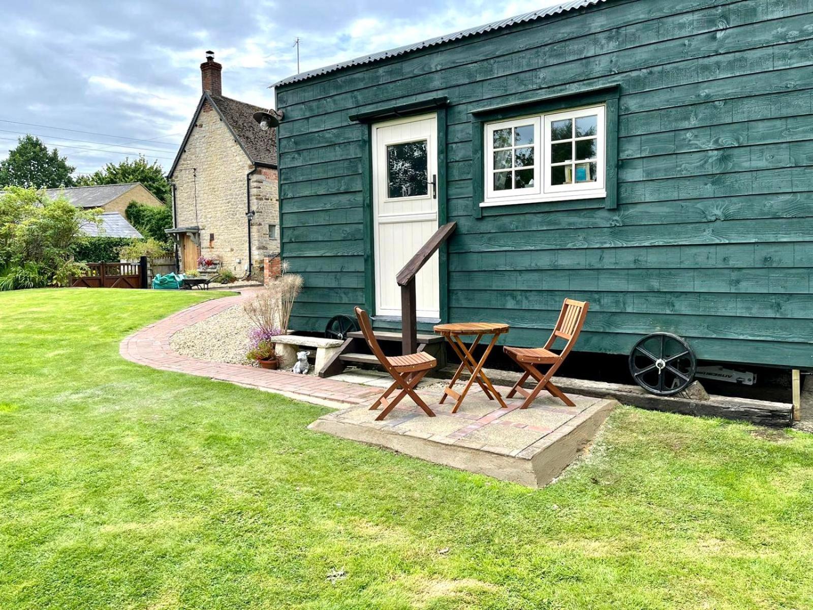 Beautiful Shepherd'S Hut - Lois Weedon Weston  Esterno foto